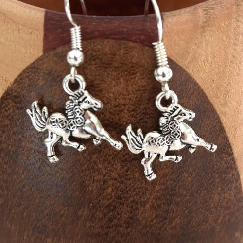 Boucles d'oreille petits chevaux au galop  argentées, clips chevaux argentés 