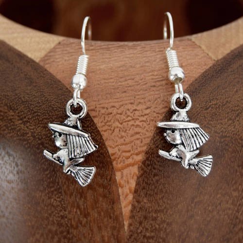 Boucles d'oreilles petite sorcière argent vieilli, earrings small aged silver witch,