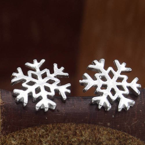 Puces d'oreilles flocons de neige argent, clous oreilles hiver, flocons métal argent