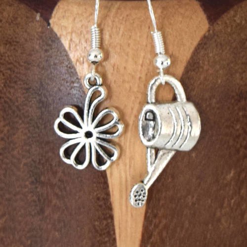 Boucles d'oreilles jardinière arrosoir et fleur, clips petites fleurs argentés  et arrosoir