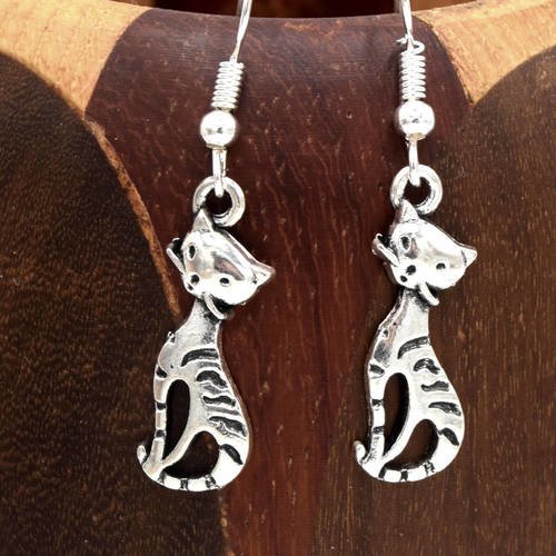 Boucles d'oreilles chat assis tigré argenté, clips chat  argenté