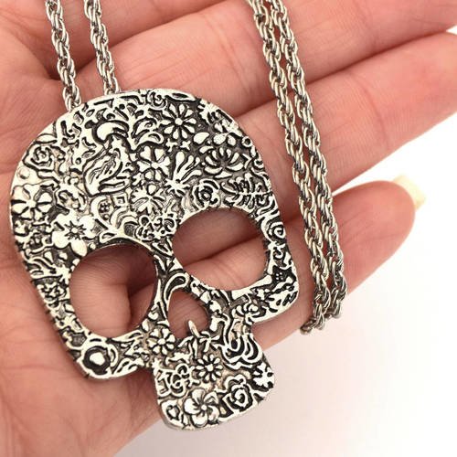 Pendentif tête de mort argent antique motifs fleurs 