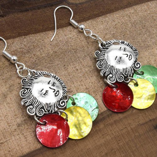 Boucles d'oreilles soleil pastilles de coquillage coloré , soleil espagne, soleil visage, pendentif coquillage coloré