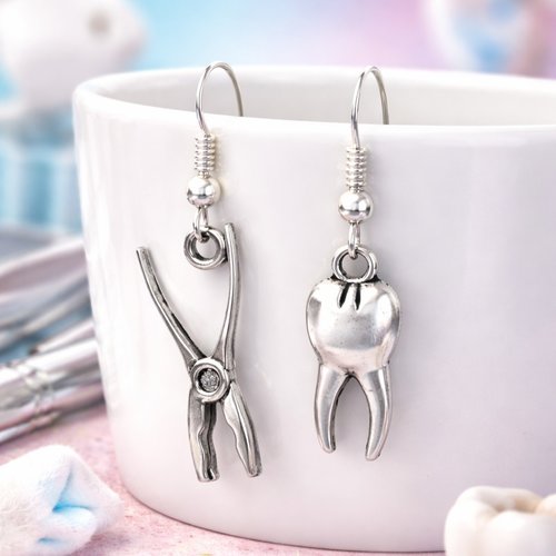 Boucles d'oreilles dentiste, tenailles et dents , dents argent vieilli