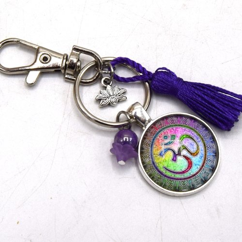 Porte clé symbole bouddhiste avec pendentif symbole bouddhiste violet, décoration sac à main, bijoux cabochon pompon.