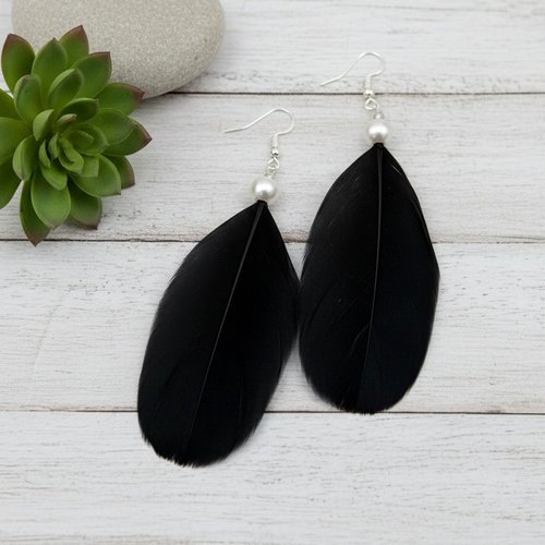 Boucles d'oreilles chumani plumes noires soyeuse - ethnic feather - bijoux ethniques - bijoux fêtes, soirée,