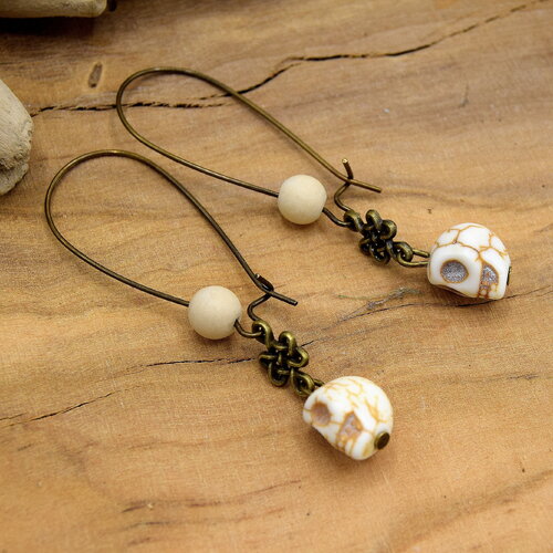 Boucles d'oreilles crâne howlite, bijoux halloween, dormeuses bronze tête de mort, fête des morts
