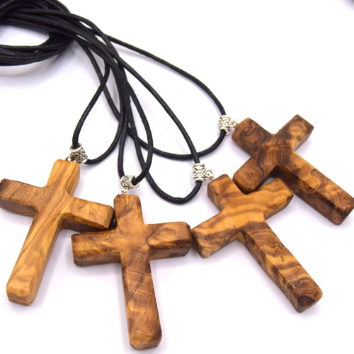 1 collier pendentif croix en bois d'olivier tourné à la main de façon artisanal