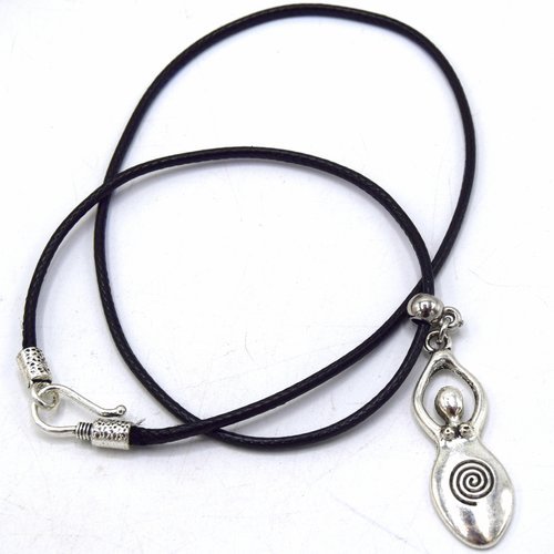 Pendentif venus, déesse de la fertilité, collier de protection. métal argenté. pendentif argenté, collier ras du cou