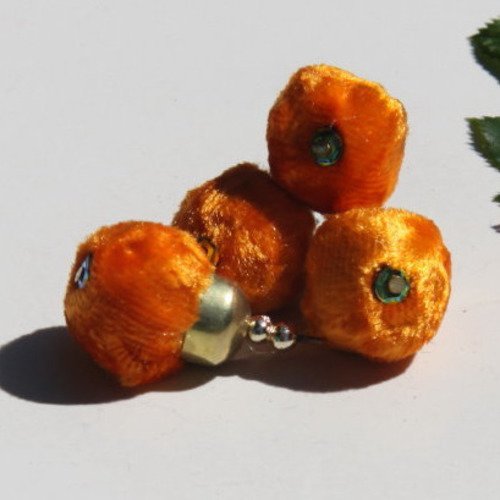Pompons, breloques effet velours orange avec attache, gp49