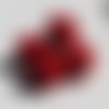 Pompons, breloques effet velours rouge avec attache, gp50