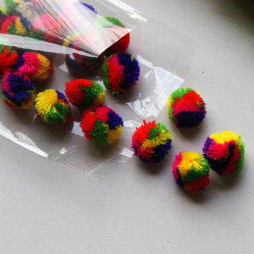 Petits pompons de laine multicolores tout ronds, gp27 