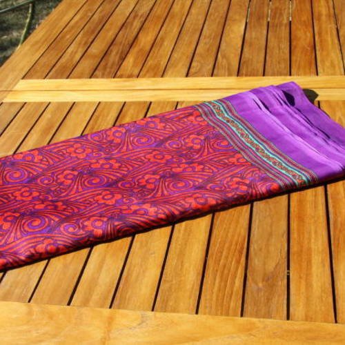 Coupon de tissu indien fleuri ou sari. gt2