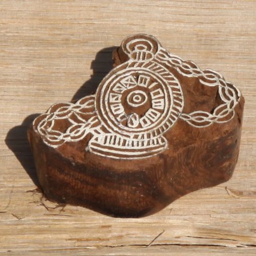Tampon batik indien traditionnel en forme de montre ancienne, pochoir, encreur en bois -
