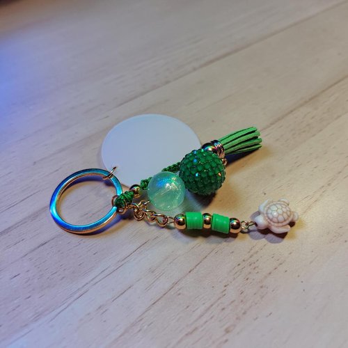 Porte-clés pompon vert et perle scintillante émeraude – bijou de sac bohème doré, tortue