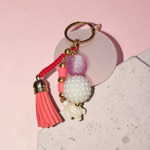 Porte-clés tortue corail, bijou de sac bohème, pompon  rouge, perles nacrées rose et blanche, cadeau été femme, accessoire sac