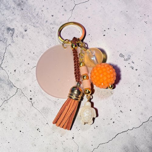 Porte-clés tortue orange, bijou de sac bohème, pompon suédine caramel
