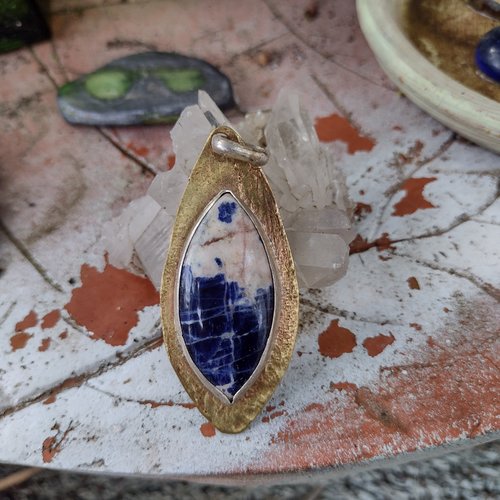 Pendentif laiton/argent 950 serti d'une sodalite