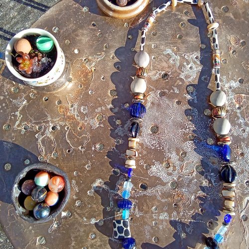 Sautoir en perles en corne motif girafe