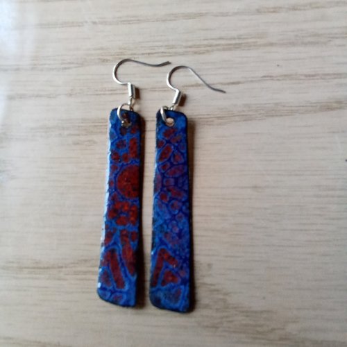 Paire de boucles d'oreilles en emaux sur cuivre rouille et violet parme