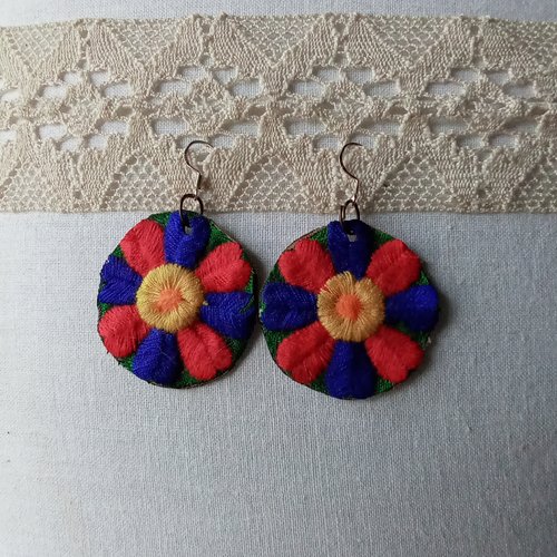 Paire de boucles d'oreilles en broderie du rajasthan