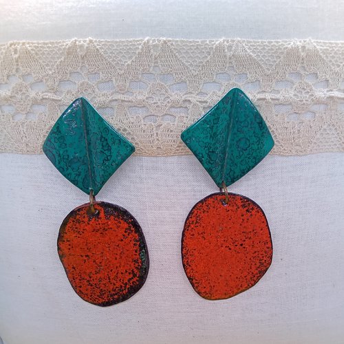Clips d'oreilles rétro et pendents en emaux sur cuivre