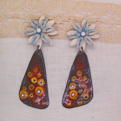 Clips rétro et pendants en émaux