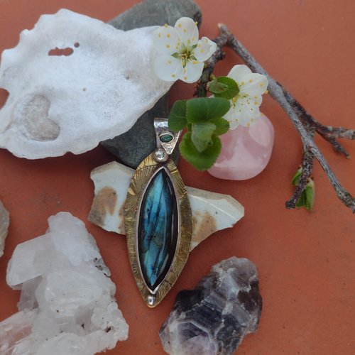 Pendentif avec une belle labradorite bleue turquoise