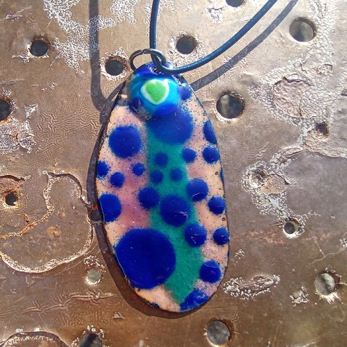 Pendentif ovale rose, turquoise, bleu nuit