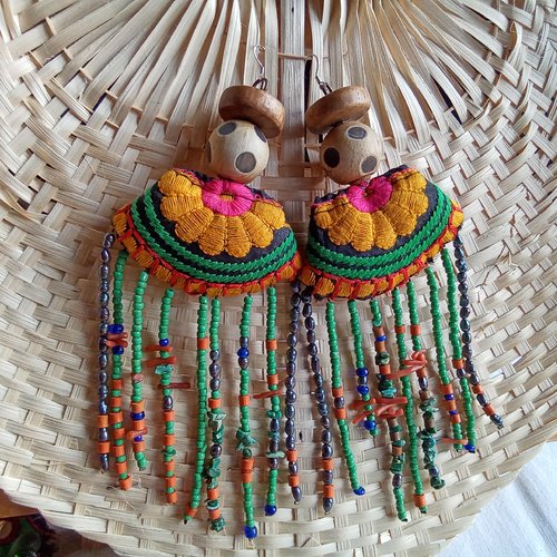 Boucles d'oreilles en broderie colorés et pendants