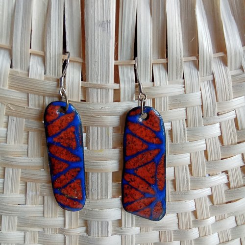 Paire de boucles d'oreilles asymétriques
