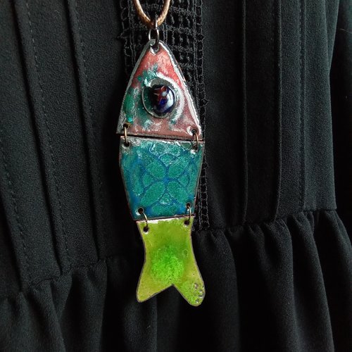 Pendentif poisson en émaux sur cuivre