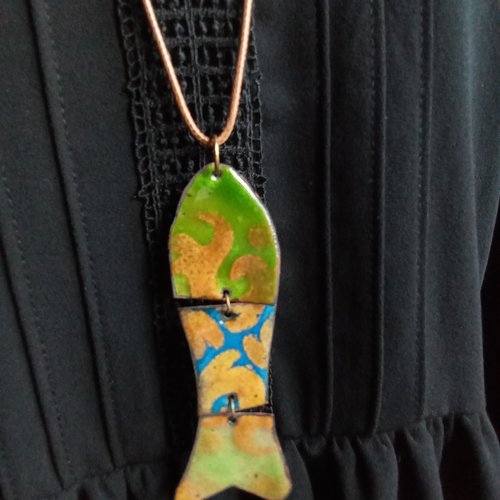 Pendentif poisson en émaux sur cuivre