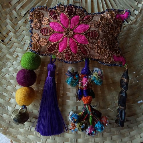 Grande broche en broderie du rajasthan