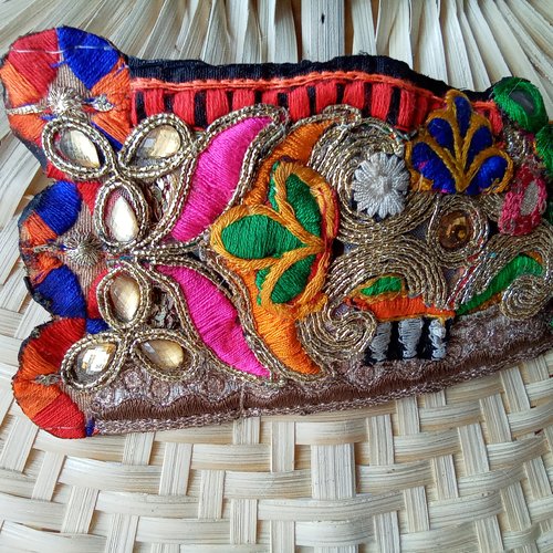 Barrette patchwork broderie.