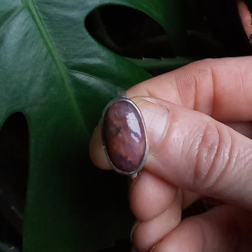 Bague avec un cabochon rubis