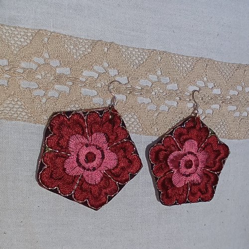 Paire de boucles d'oreilles en broderie du rajasthan