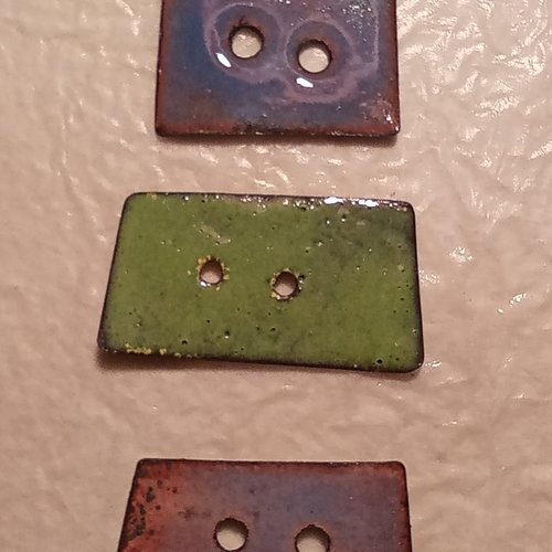 Bouton en émaux sur cuivre