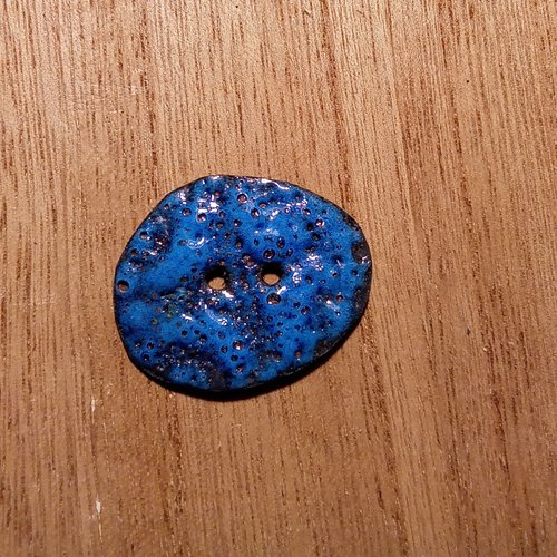 Bouton en émaux sur cuivre turquoise