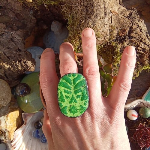 Bague réglable en émaux sur cuivre verte
