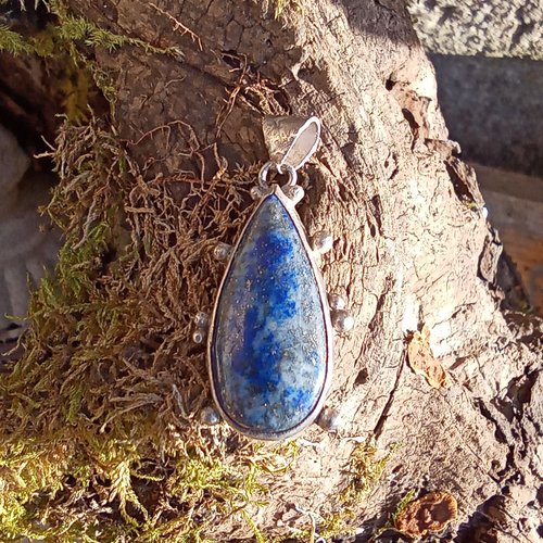 Pendentif en argent 950 et une goutte de sodalite