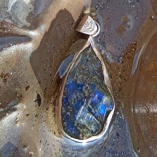 Pendentif labradorite brute "bleu flash"