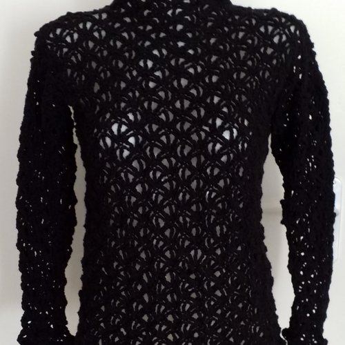 Pull noir en laine col victorien