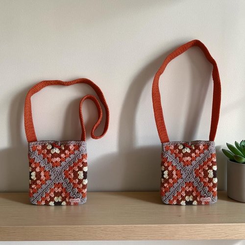 Petit sac bandoulière en laine entièrement doublé  23x21