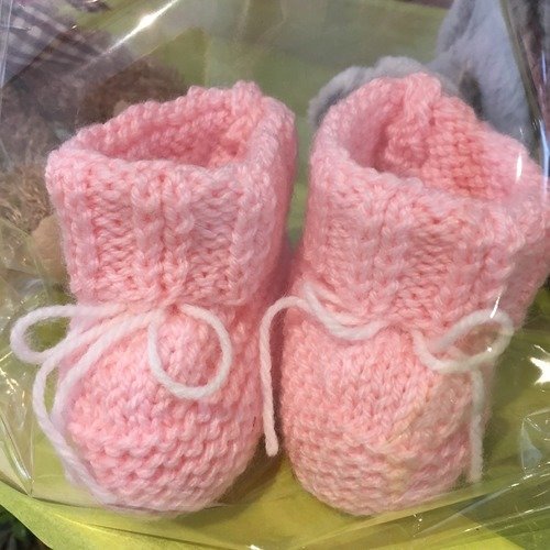 Chaussons bébé / reborn fille rose tricot