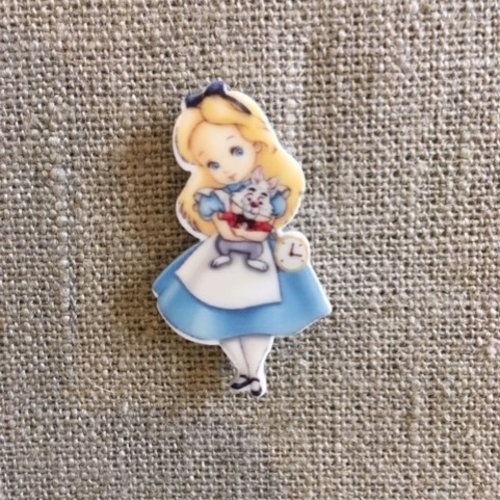 Porte aiguille aimanté "alice au pays des merveilles" disney magnet bleu pour broderie ou canevas