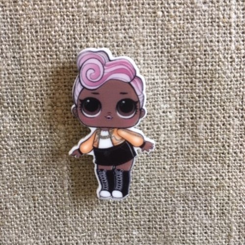 Porte aiguille aimanté fille noire ou magnet pour broderie point de croix ou canevas