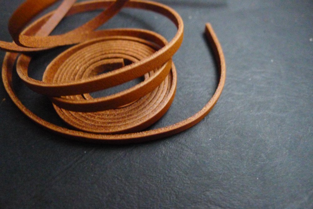 esnado Cordon en cuir plat carré 3 mm x 2 mm Marron Longueur 15 m esnado Cordon en cuir plat carré 3 mm x 2 mm Marron Longueur 15 m