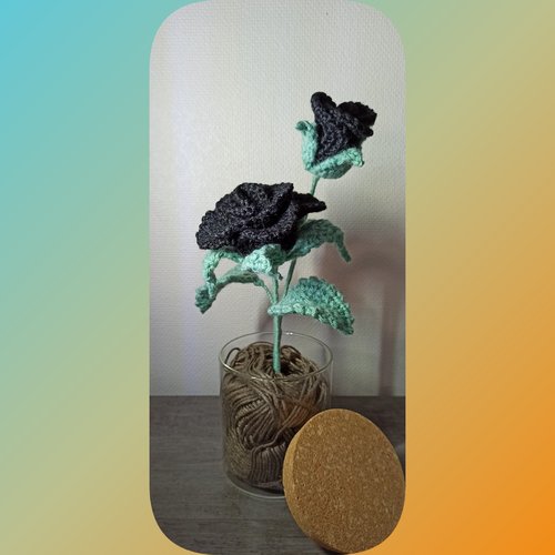 Rose noire au crochet