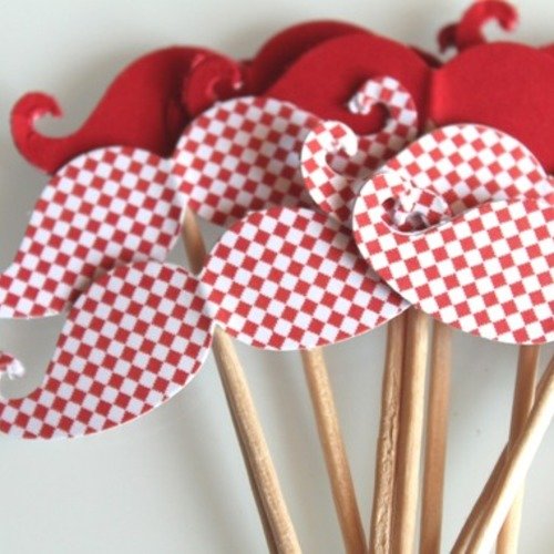 10 décorations moustaches rouges  pour petits gateaux -cupcakes toppers 